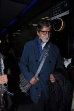 Amitabh Bachchan snapped at airport, Mumbai on 27th Nov 2012 (17).JPG
