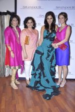 Nisha Jamwal at Splendour collection launch hosted by Nisha Jamwal in Mumbai on 27th Nov 2012 (13).JPG