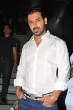 John Abraham launches special issue of People magazine in F Bar, Mumbai on 28th Nov 2012 (5).JPG