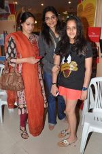 Madhoo Shah at Anusha Subramaniam_s book launch in Kemps Corner, Mumbai on 28th Nov 2012 (34).JPG