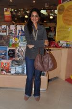 Madhoo Shah at Anusha Subramaniam_s book launch in Kemps Corner, Mumbai on 28th Nov 2012 (36).JPG