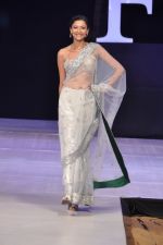 Model walk the ramp for Riyaz Gangji Show at IRFW 2012 Day 2 in Goa on 29th Nov 2012 (8).JPG