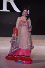 Zeenat Aman walk the ramp for Riyaz Gangji Show at IRFW 2012 Day 2 in Goa on 29th Nov 2012 (34).JPG