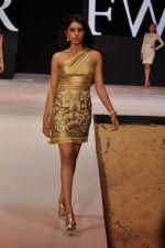 Model walk the ramp for Arjun and Anjalee Show at IRFW 2012 Day 3 in Goa on 30th Nov 2012 (27).JPG