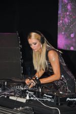 Paris Hilton play the perfect DJ at IRFW 2012 on 1st Dec 2012 (17).JPG