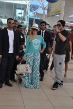 Paris Hilton arrives at Mumbai airport on 3rd Dec 2012 (14).JPG