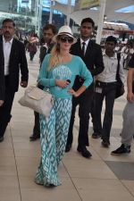 Paris Hilton arrives at Mumbai airport on 3rd Dec 2012 (21).JPG