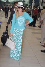 Paris Hilton arrives at Mumbai airport on 3rd Dec 2012 (28).JPG