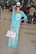 Paris Hilton arrives at Mumbai airport on 3rd Dec 2012 (30).JPG