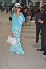 Paris Hilton arrives at Mumbai airport on 3rd Dec 2012 (32).JPG