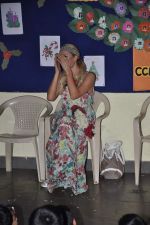 Paris Hilton visits Ashray orphanage in Bandra, Mumbai on 3rd Dec 2012 (22).JPG