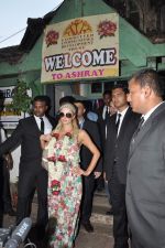 Paris Hilton visits Ashray orphanage in Bandra, Mumbai on 3rd Dec 2012 (39).JPG