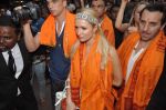 Paris Hilton visits Siddhivinayak Temple in Mumbai on 3rd Dec 2012 (33).JPG