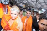 Paris Hilton visits Siddhivinayak Temple in Mumbai on 3rd Dec 2012 (8).JPG
