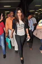 Priyanka Chopra return from Dubai after performing at Ahlan Bollywood show in Airport, Mumbai on 3rd Dec 2012 (34).JPG