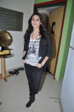Anushka Sharma at Radio Mirchi in Mumbai on 4th Dec 2012 (24).JPG