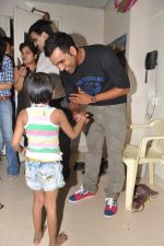 Rohit Sharma meets cancer patients in Parel, Mumbai on 5th Dec 2012 (8).JPG