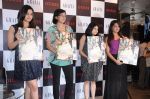 Alia Bhatt unveils Grazia Party edition in Guess, Mumbai on 6th Dec 2012 (19).JPG