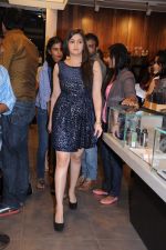Alia Bhatt unveils Grazia Party edition in Guess, Mumbai on 6th Dec 2012 (3).JPG