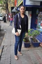 Huma Qureshi snapped in Mumbai on 6th Dec 2012 (10).JPG