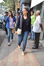 Huma Qureshi snapped in Mumbai on 6th Dec 2012 (14).JPG