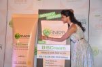 Deepika  Padukone is the new face for Garnier in Trident, Mumbai on 7th Dec 2012 (27).JPG