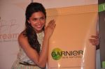 Deepika  Padukone is the new face for Garnier in Trident, Mumbai on 7th Dec 2012 (35).JPG