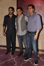 Aamir Khan, Ritesh Sidhwani, Farhan Akhtar at Talaash success bash in J W Marriott, Mumbai on 10th Dec 2012 (57).JPG