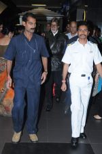 Amitabh Bachchan snapped at international airport in Mumbai on 11th Dec 2012 (10).JPG