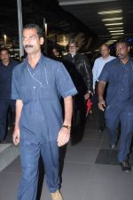 Amitabh Bachchan snapped at international airport in Mumbai on 11th Dec 2012 (16).JPG
