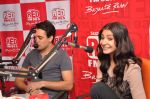 Imran Khan and Anushka Sharma at Red FM in Lower Parel, Mumbai on 11th Dec 2012 (38).JPG