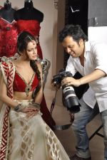 Shazahn Padamsee in designer Archan Kocchar bridal outfit for Luv Israni_s photo shoot in Juhu, Mumbai on 13th Dec 2012 (2).JPG
