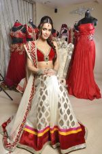 Shazahn Padamsee in designer Archan Kocchar bridal outfit for Luv Israni_s photo shoot in Juhu, Mumbai on 13th Dec 2012 (9).JPG