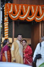 Vidya Balan poses after her wedding with Siddharth Roy in Bandra, Mumbai on 14th Dec 2012,1 (1).JPG