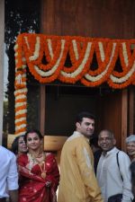 Vidya Balan poses after her wedding with Siddharth Roy in Bandra, Mumbai on 14th Dec 2012,1 (82).JPG