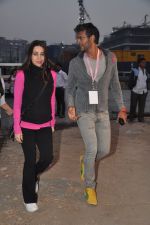 Karisma Kapoor, Milind Soman at Pinkathon Event on BKC, Mumbai on 16th Dec 2012 (34).jpg