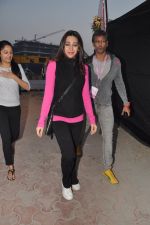 Karisma Kapoor, Milind Soman at Pinkathon Event on BKC, Mumbai on 16th Dec 2012 (35).jpg