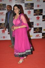 Sonali Kulkarni at Big Star Awards red carpet in Mumbai on 16th Dec 2012 (30).JPG