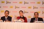 Kareena Kapoor ar the Press conference of 58th Idea Filmfare Awards 2012 in Delhi on 18th Dec 2012 (13).jpg