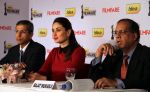 Kareena Kapoor ar the Press conference of 58th Idea Filmfare Awards 2012 in Delhi on 18th Dec 2012 (15).jpg