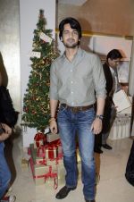 Arjan Bajwa at Zoya Christmas special hosted by Nisha Jamwal in Kemps Corner, Mumbai on 20th Dec 2012 (46).JPG