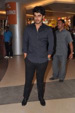 Arjun Kapoor at Dabangg 2 premiere in PVR, Mumbai on 20th Dec 2012 (124).JPG