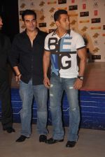 Salman Khan, Arbaaz Khan at Dabangg 2 premiere in PVR, Mumbai on 20th Dec 2012 (22).JPG