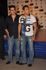 Salman Khan, Arbaaz Khan at Dabangg 2 premiere in PVR, Mumbai on 20th Dec 2012 (27).JPG