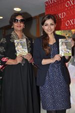 Soha Ali Khan and Shabana Azmi at Oxford Bookstore for a DVD launch in Mumbai on 20th Dec 2012 (20).JPG