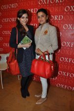 Soha Ali Khan at Oxford Bookstore for a DVD launch in Mumbai on 20th Dec 2012 (35).JPG