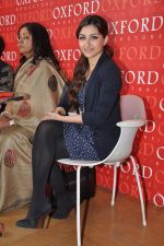Soha Ali Khan at Oxford Bookstore for a DVD launch in Mumbai on 20th Dec 2012 (9).JPG