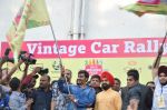 Ajay Devgan flags off vintage car rally in Mumbai on 21st Dec 2012 (20).JPG