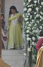 Rinke Khanna at Akshay Kumar_s sister Alka Bhatia_s wedding with Surendra Hiranandani in Four Bungalows Gurdwara on 23rd Dec 2012,1 (9).JPG