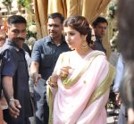 Twinkle Khanna at Akshay Kumar_s sister Alka Bhatia_s wedding with Surendra Hiranandani in Four Bungalows Gurdwara on 23rd Dec 2012,1 (6).JPG